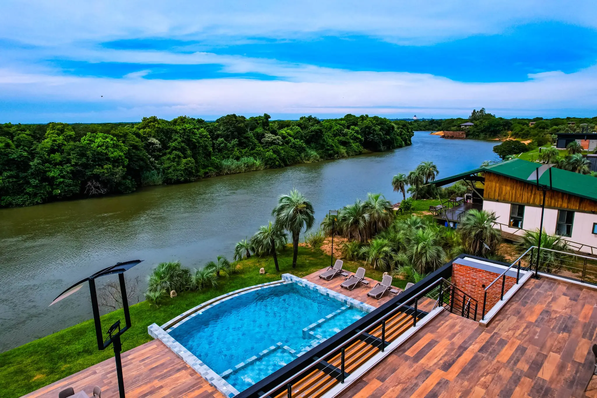 Casa con piscina en Barrio Cerrado Pirarenda