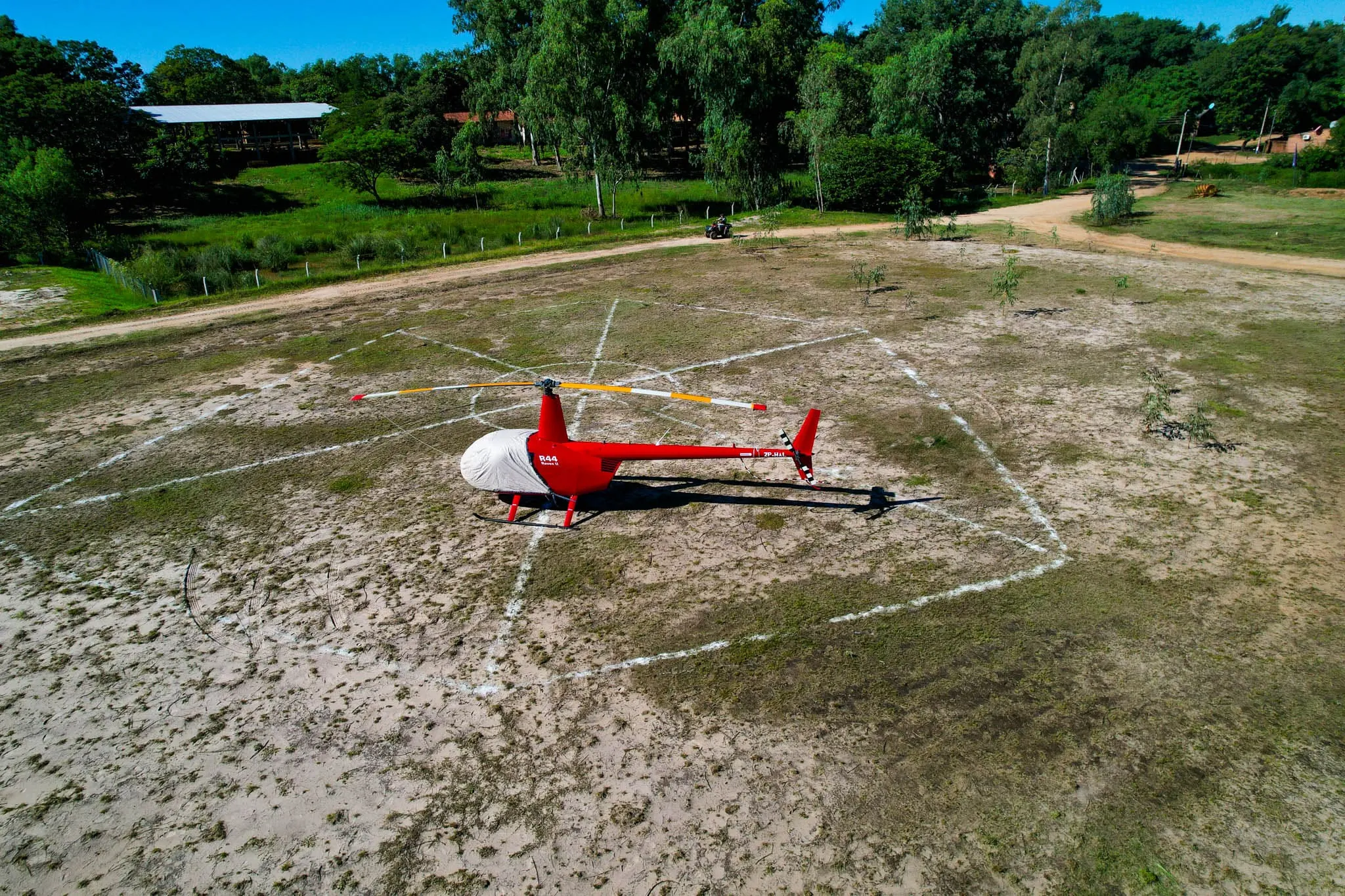 Helicóptero en el helipuerto de Barrio Cerrado Pirarenda